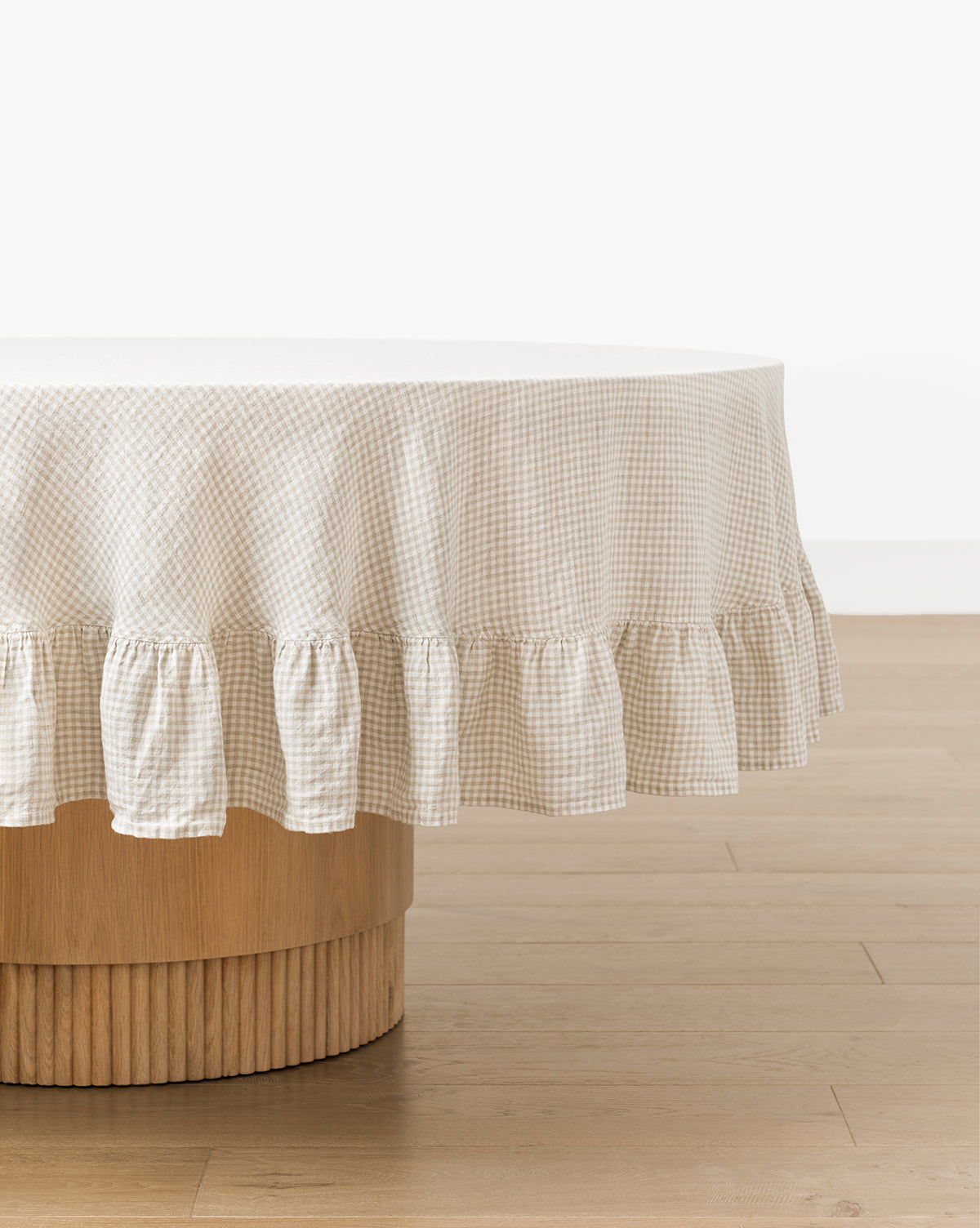 Linen Ruffle Tablecloth - Image 12