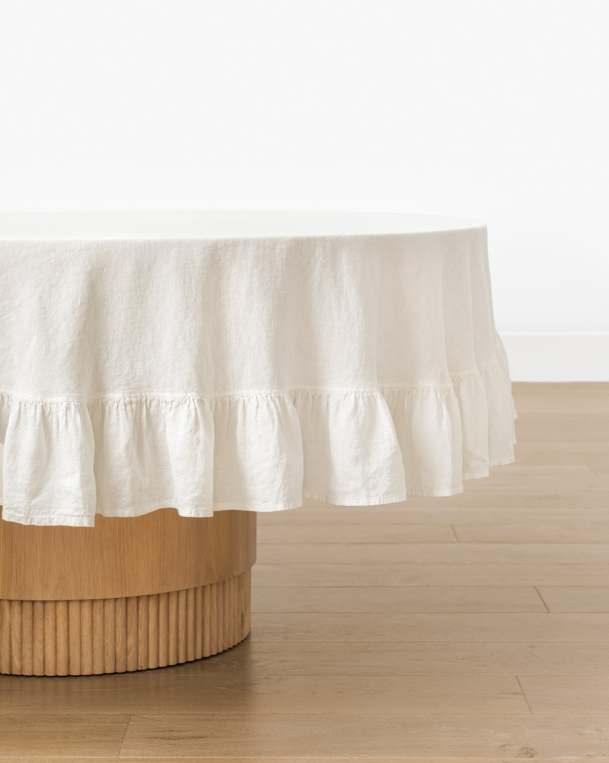 Linen Ruffle Tablecloth - Image 16
