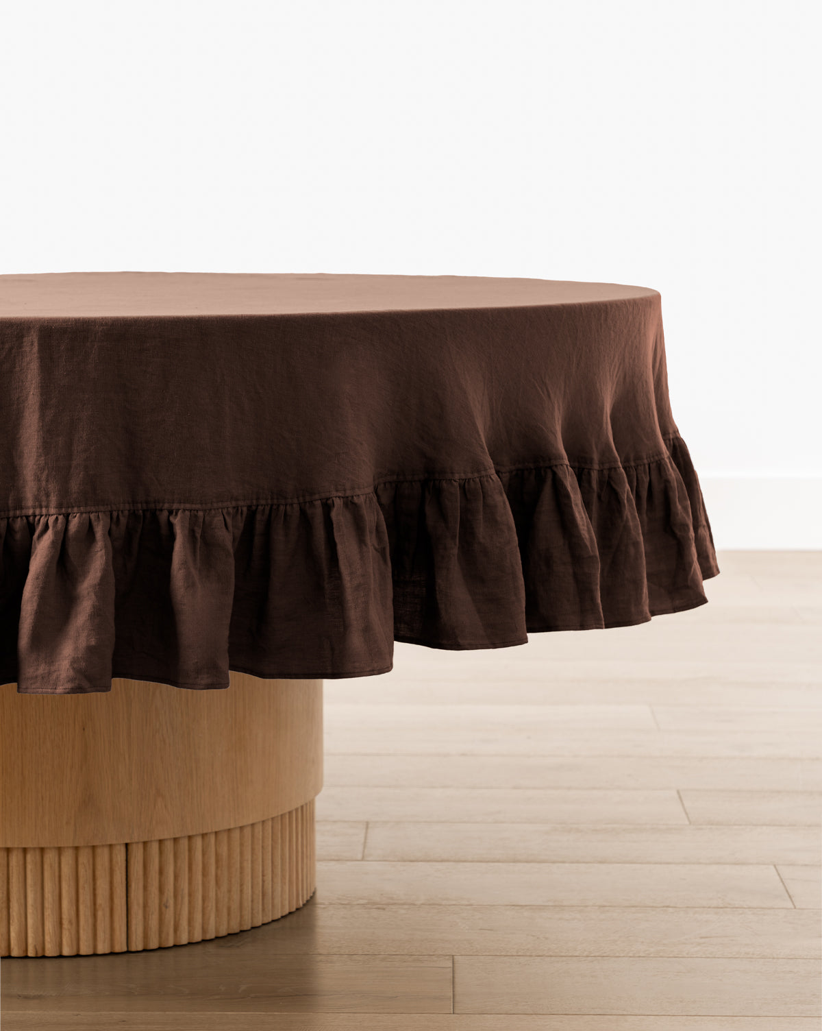 Linen Ruffle Tablecloth - Image 5
