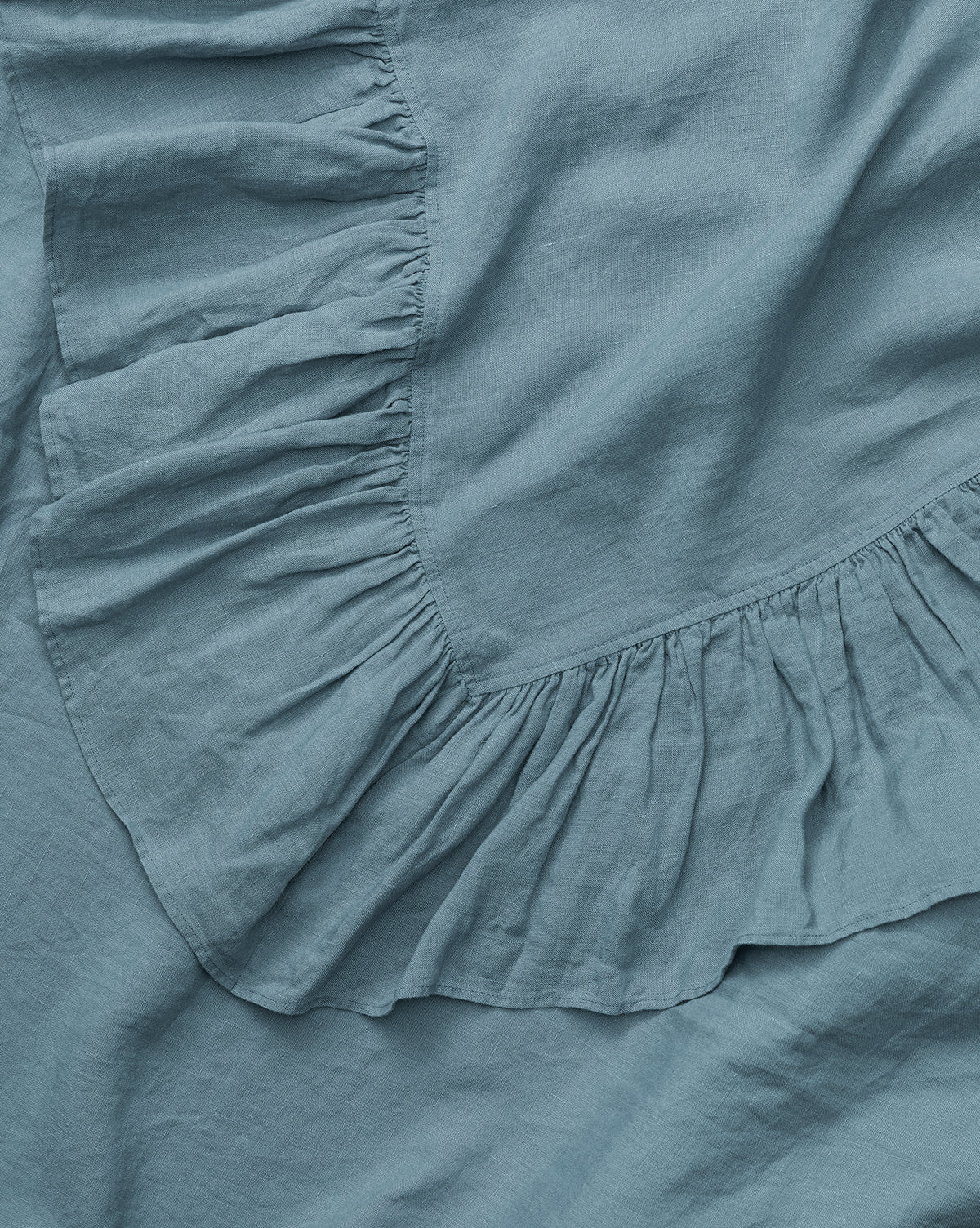 Linen Ruffle Tablecloth - Image 3